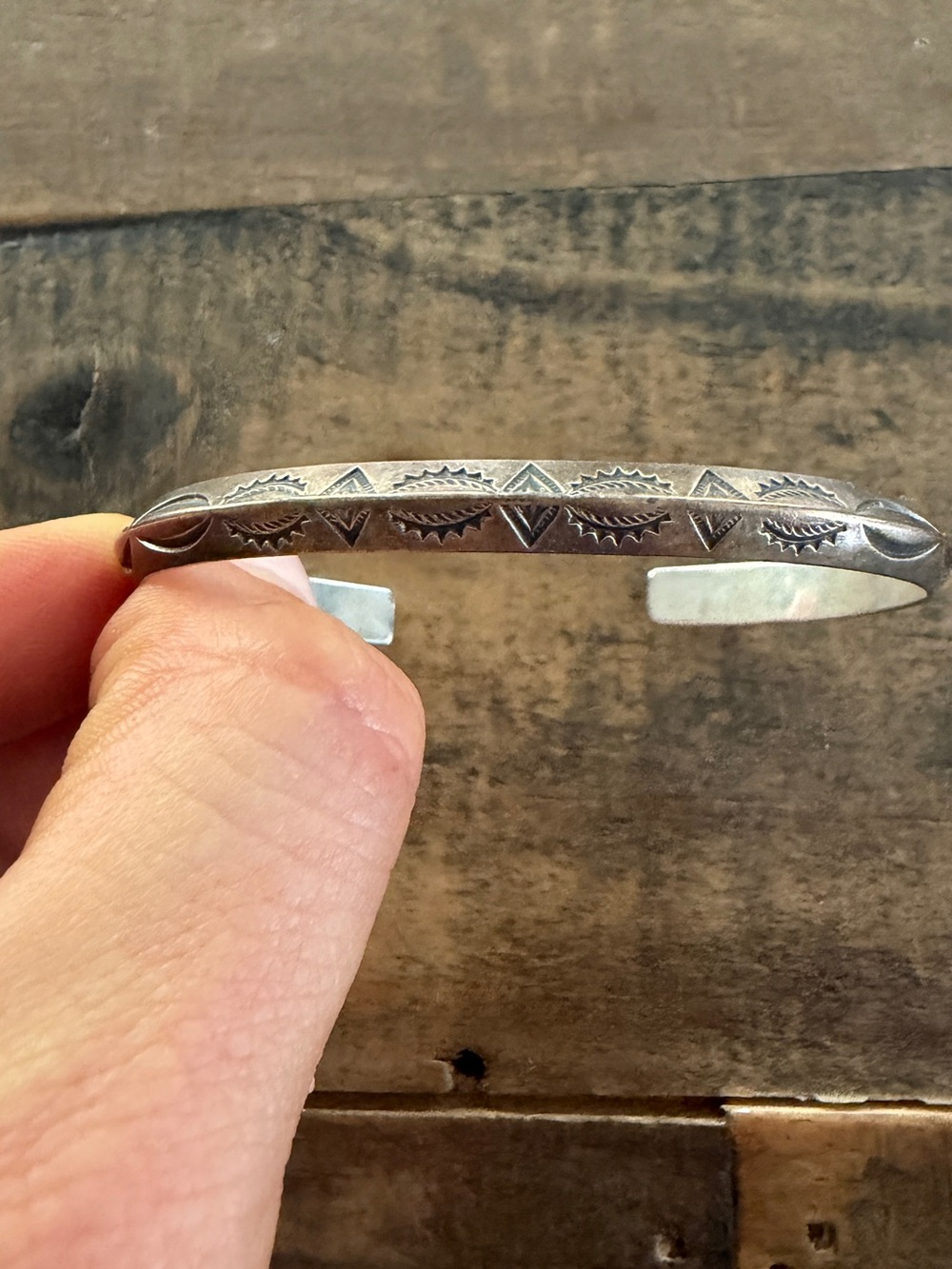 Vintage Native Navajo Carinated Stamped Sterling Silver Bracelet Cuff - Picture 2 of 7
